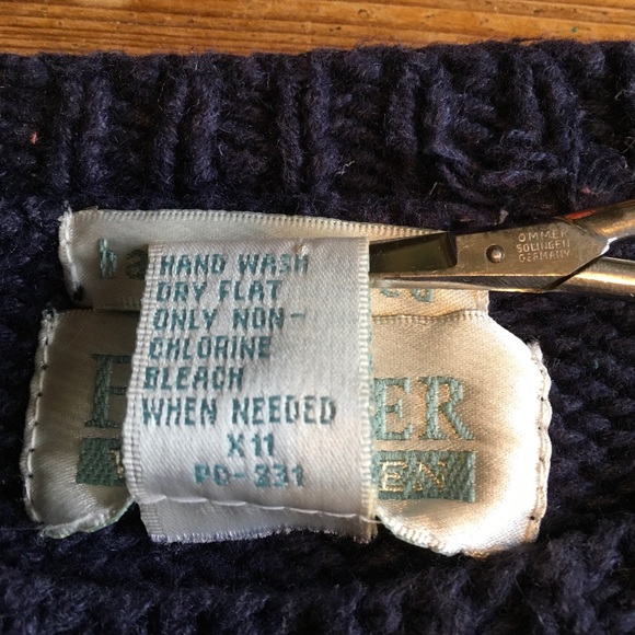 Vintage Van Heusen Navy Floral Sweater - Picture 11 of 17